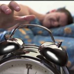 Ponerte varias alarmas para despertarte te está haciendo mucho daño